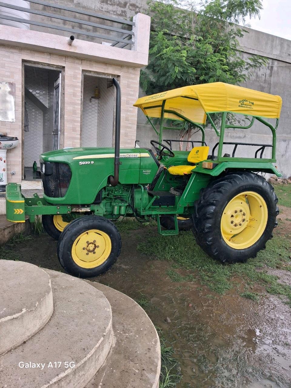 John Deere 5039 D
