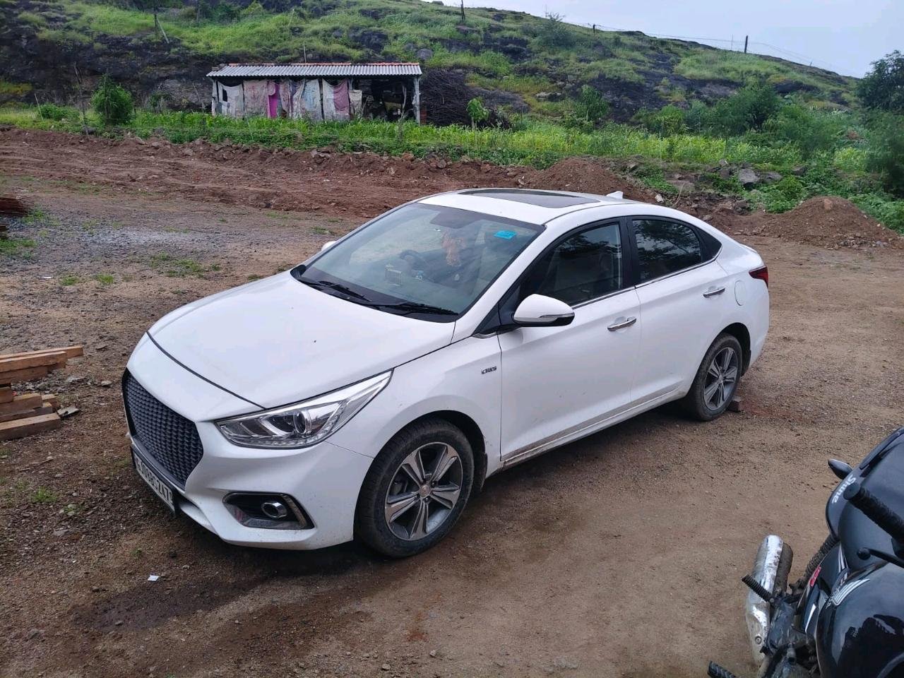 Verna 1.6 SX sunroof top model
