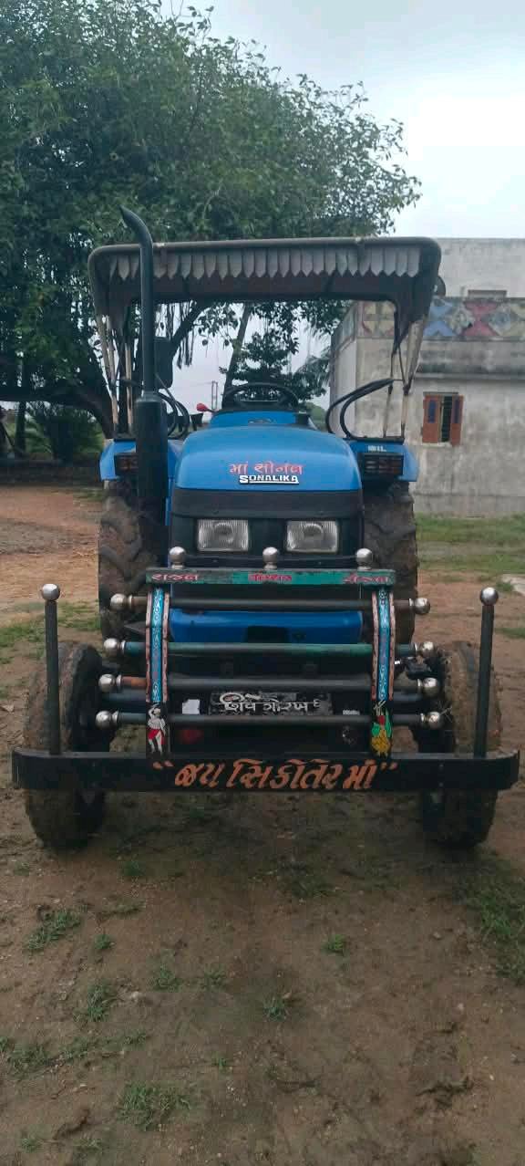 સોનાલીકા RX42 પાવર સ્ટેરીંગ મોડલ 2016